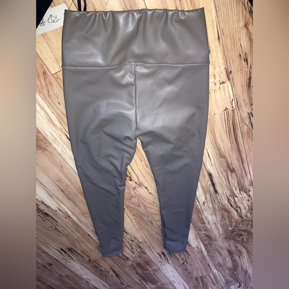 Vegan leggings taupe polyurethane and spandex NWT size S/p faux leather - Picture 5 of 7